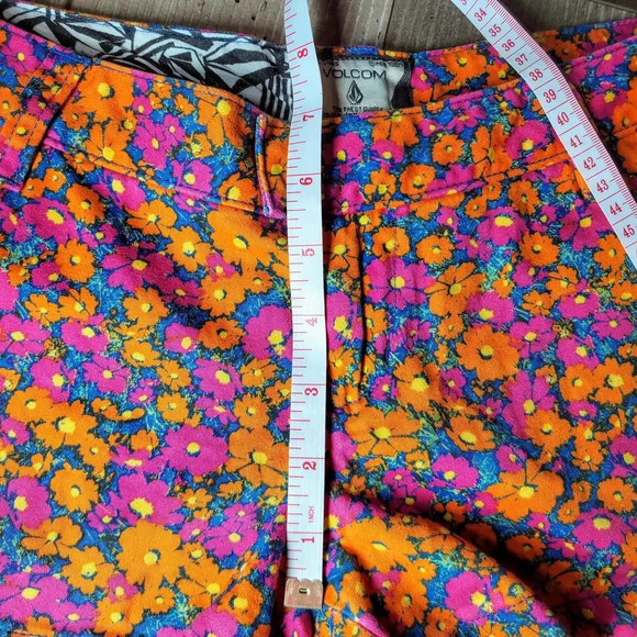 Volcom Floral Frochickie 2 1/2" Short "I MUST HAVE" Size 5 Juniors Pink Blush - Picture 10 of 15